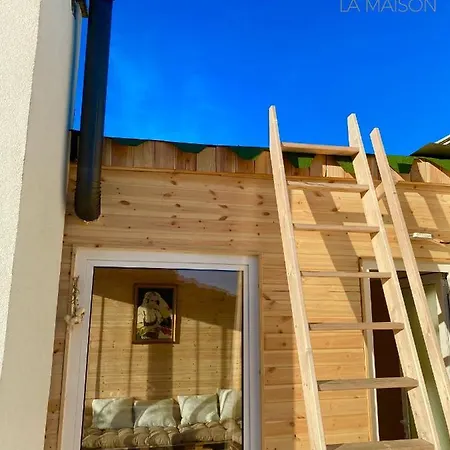Apartment La Maison - Sea & Petit En Bois For 4 Seasons Golem (Tirana)