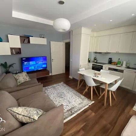 La Maison - Sea & Petit En Bois For 4 Seasons * Golem (Tirana)